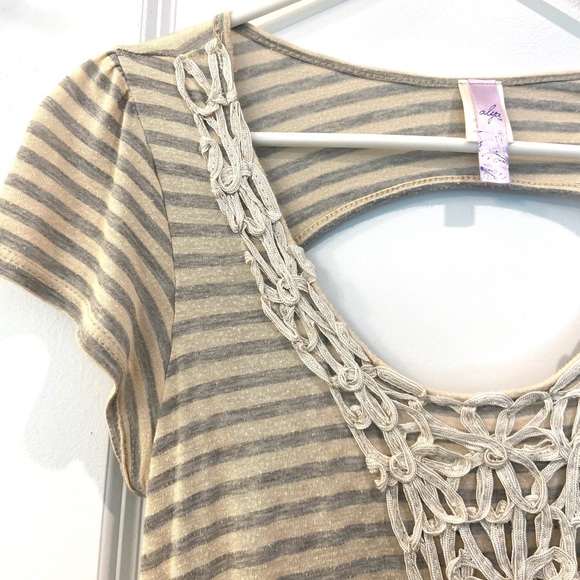 Alya Striped Hi Low Hem Tunic Top with Cut out back and Scoop Neck - Picture 4 of 9